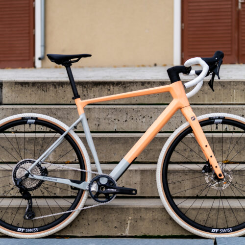 Rower gravelowy Focus ATLAS 8.7 Melon/ Lightgrey rozmiar L