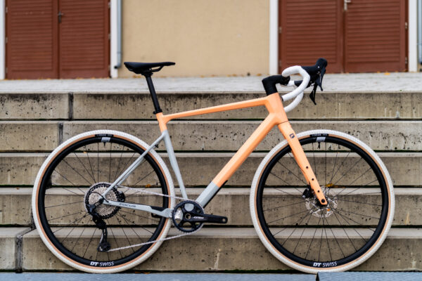 Rower gravelowy Focus ATLAS 8.7 Melon/ Lightgrey rozmiar L
