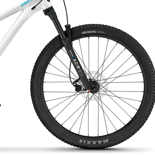 Przedni amortyzator SR Suntour XCR 34 i koło z oponą Maxxis Rekon w rowerze Whyte Secta R